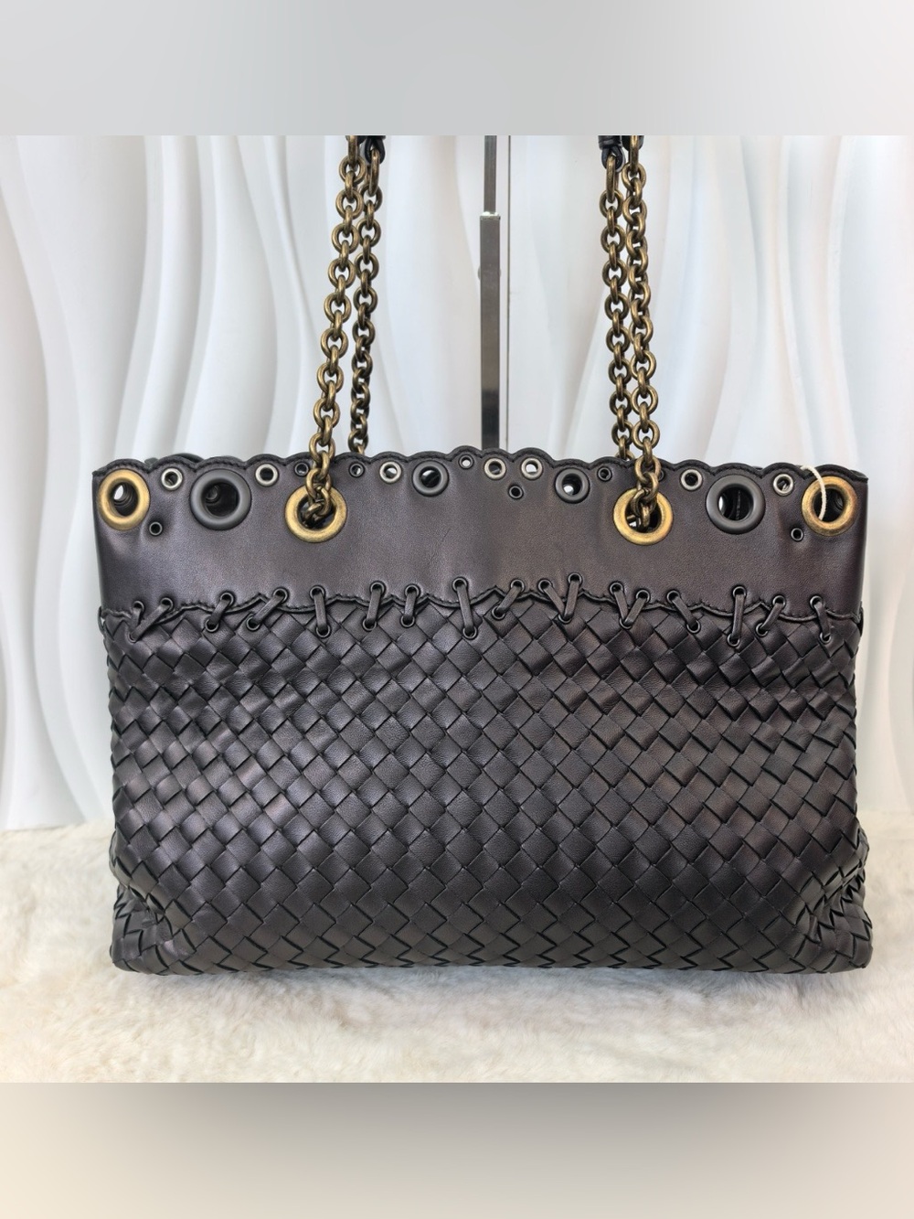 Bottega Veneta Intrecciato lace tote feature Leather Shoulder Bag in Dark Brown